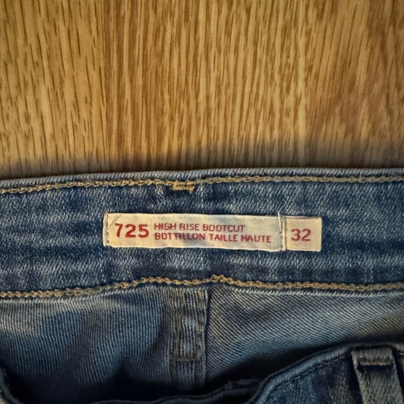Levi’s High Rise Bootcut Jeans - Picture 2 of 3
